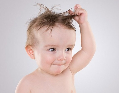 孩子头发发黄什么原因,孩子头发发黄怎么回事该怎么办