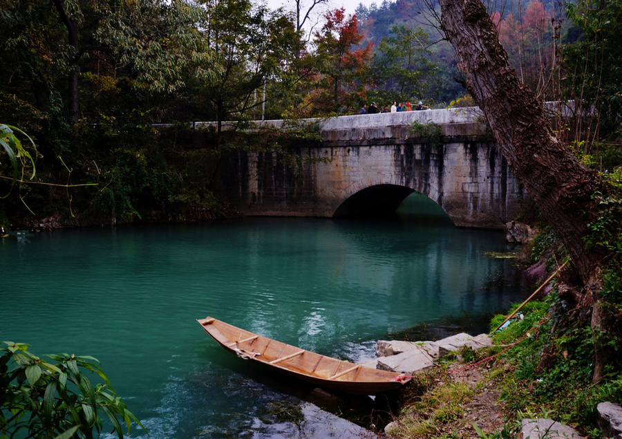 凤凰峡岭南小九寨原生态景区，素有“广东九寨沟”之美誉。不错吧