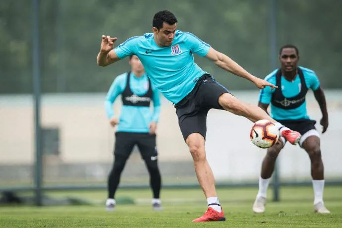 喂？有人做西班牙代购嘛？申花可能有这个需要......