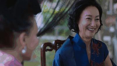 59岁穿比基尼秀长腿A4腰，她就是传说中的女魔头吧？