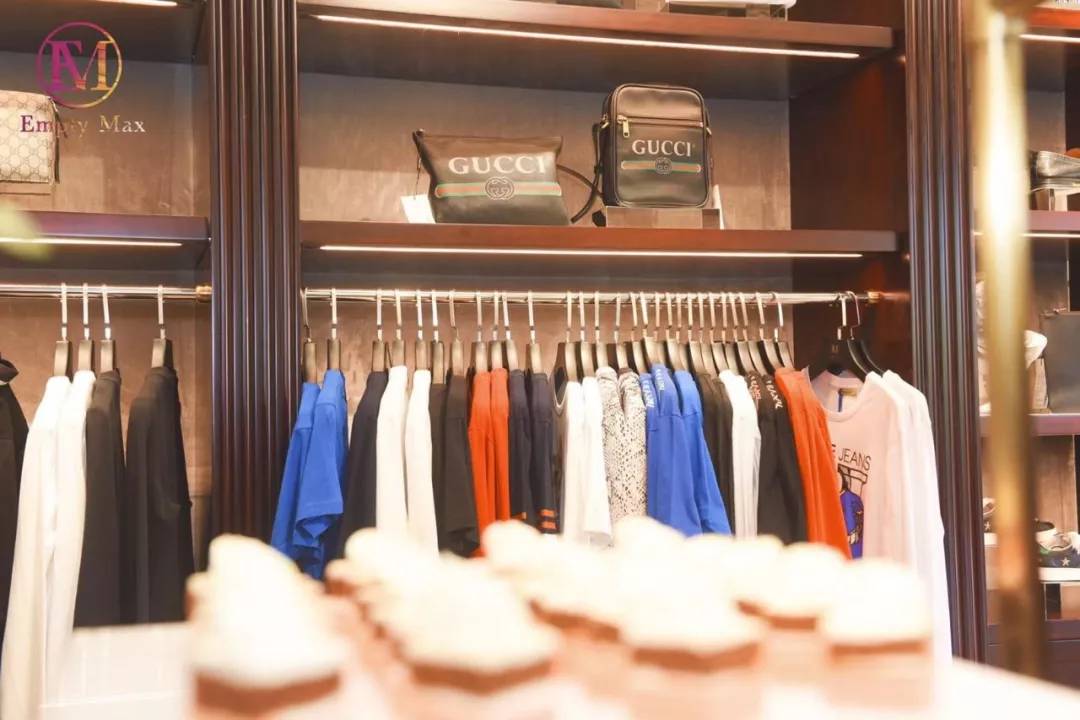 成都“时尚大咖”请注意!这里有个超低价大牌库喊你来爆仓