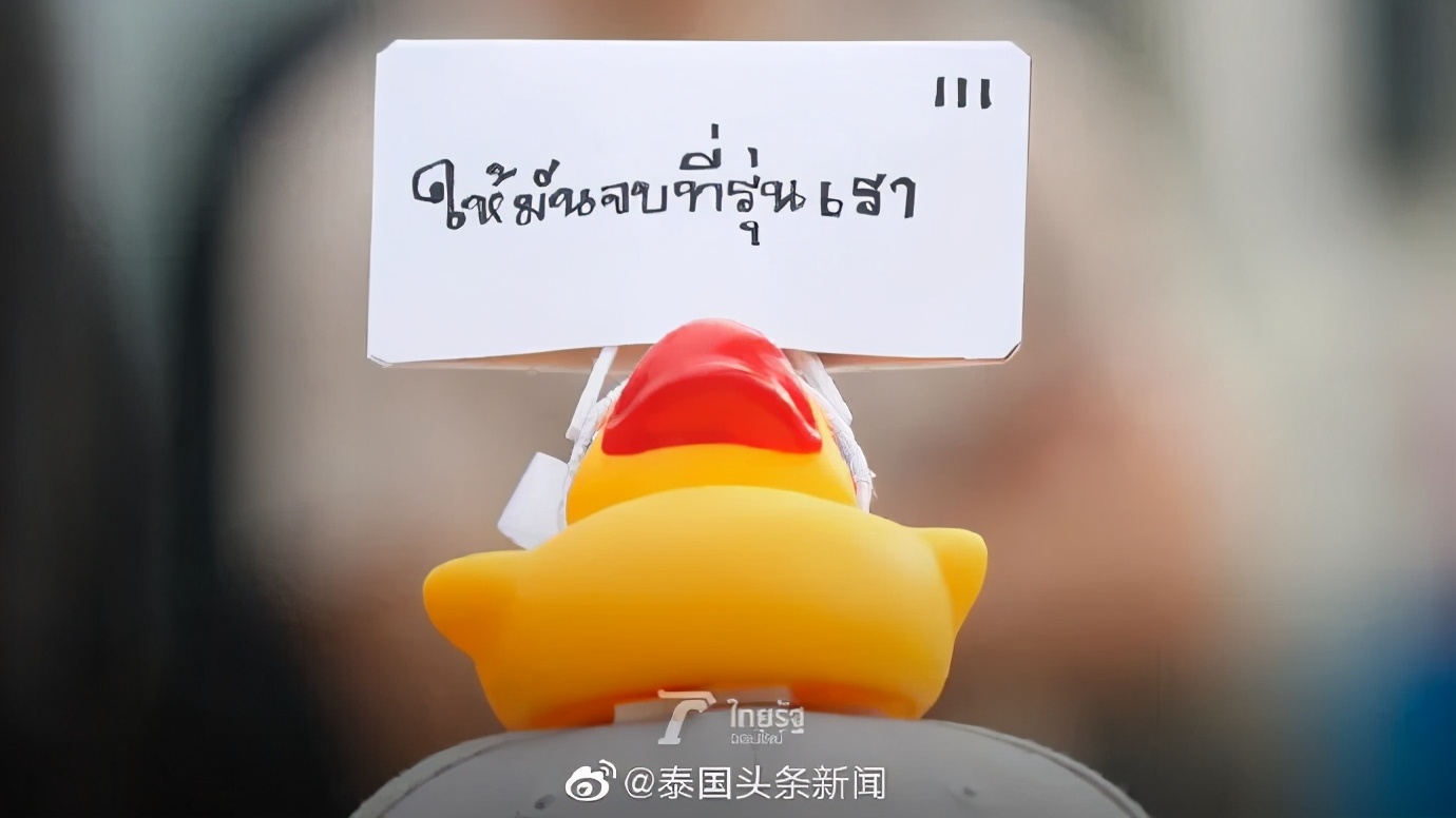 泰国皇家卫队也成为*会集**者的*威示**目标了