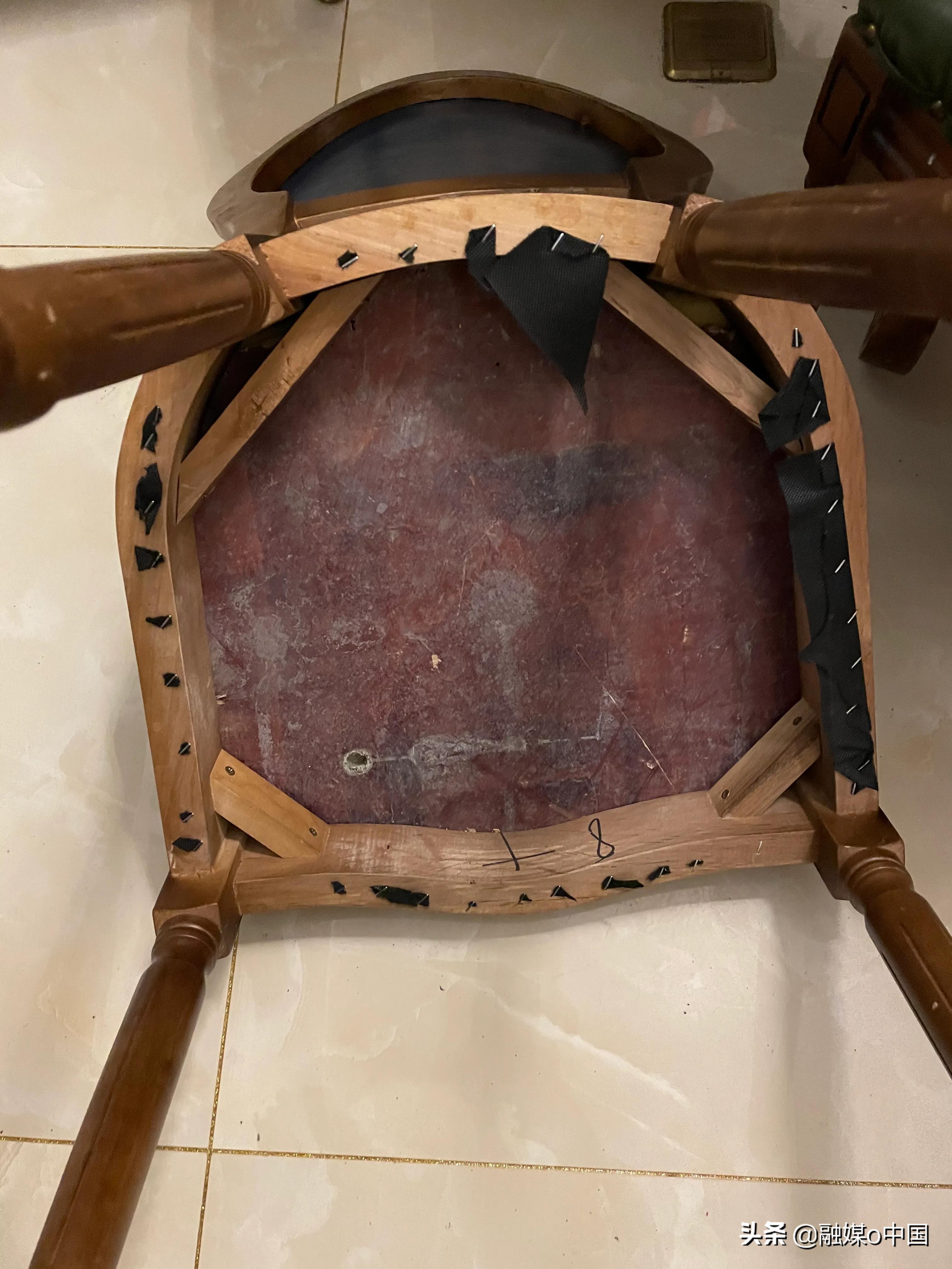 淘宝天猫家具sirjoy旗舰店的桌椅竟然用废弃的垃圾建筑模板