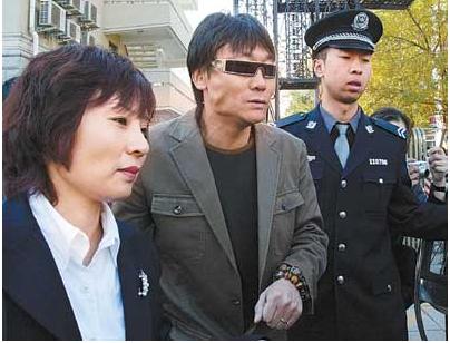 中国第一高峰前锋,那英第一任丈夫高峰现在怎么样了