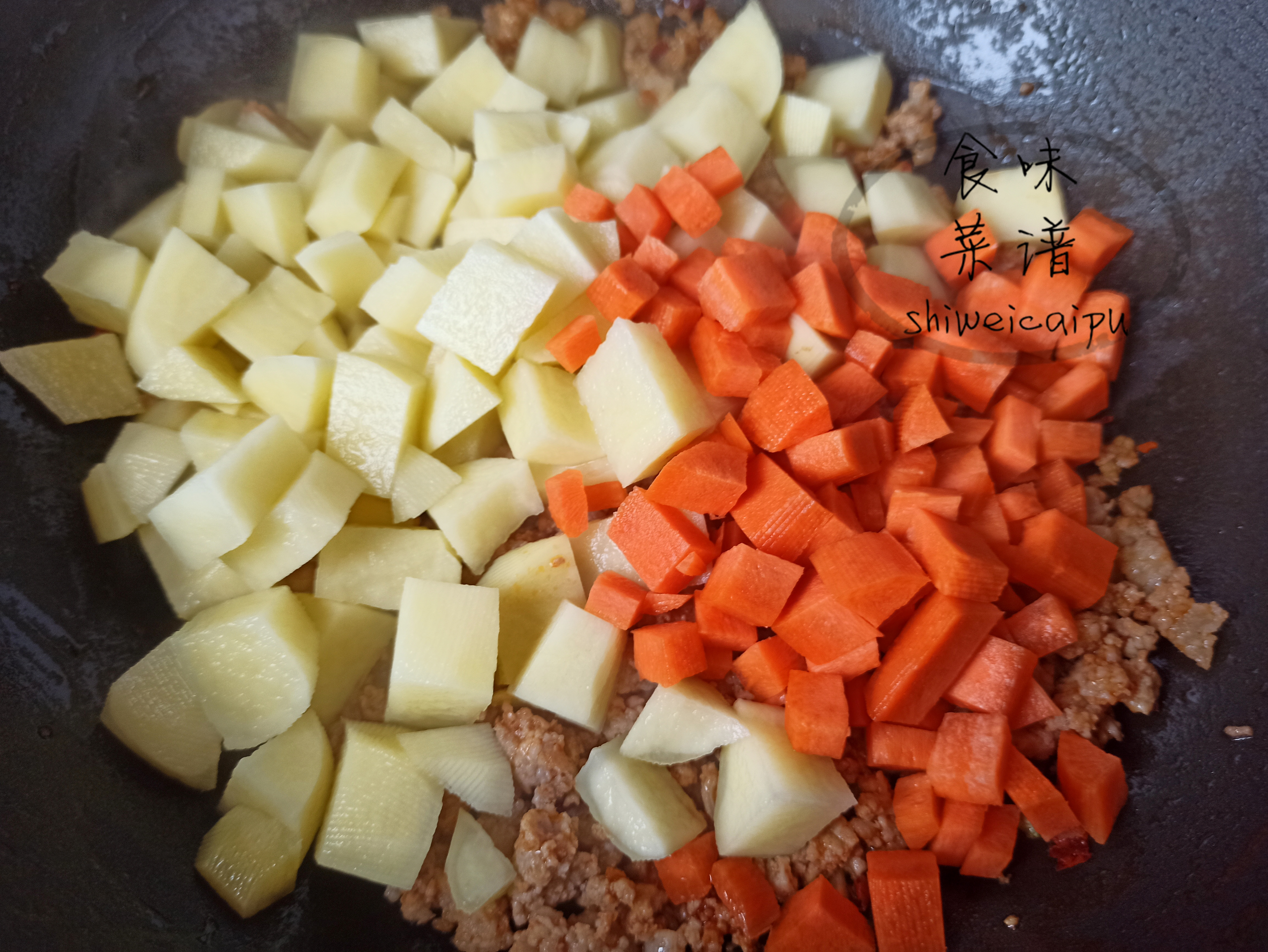 土豆肉末新吃法软嫩可口鲜香美味,土豆炖鸡家常做法鲜香入味