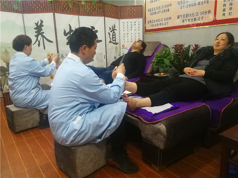 最美修脚师郭丽娟,河南孟津郭丽娟