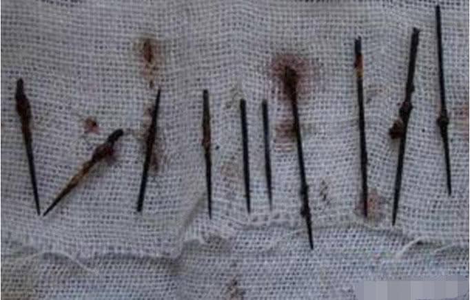 女孩一生要多少次与死亡擦肩而过？