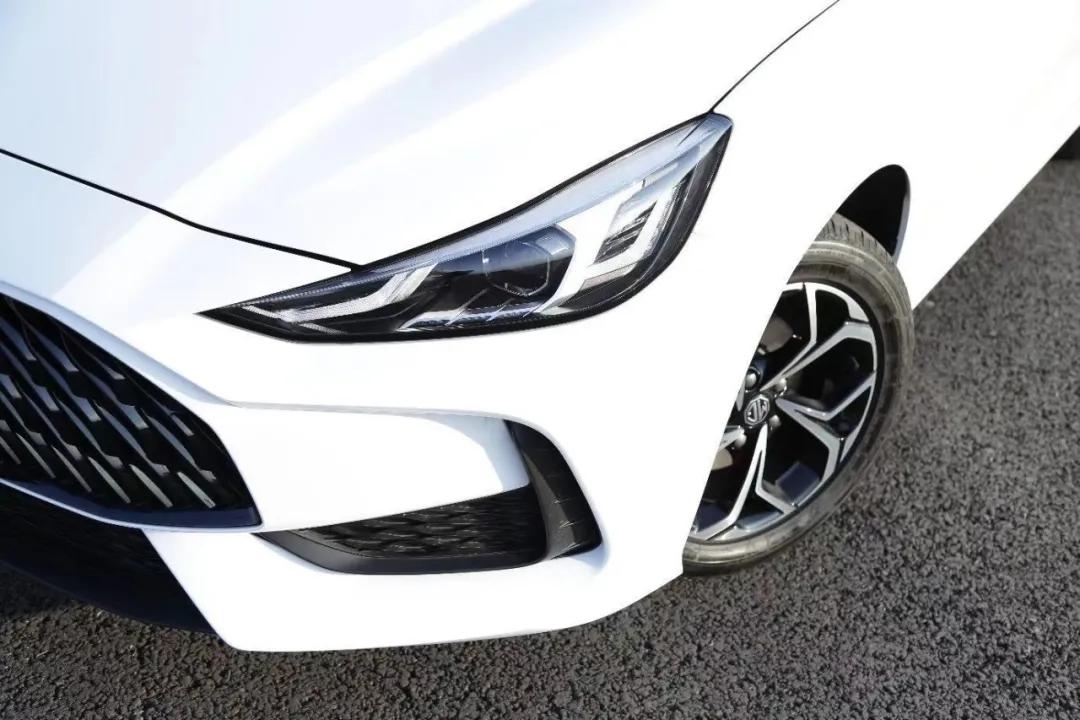 mg5旗舰版试驾,特价mg5手动