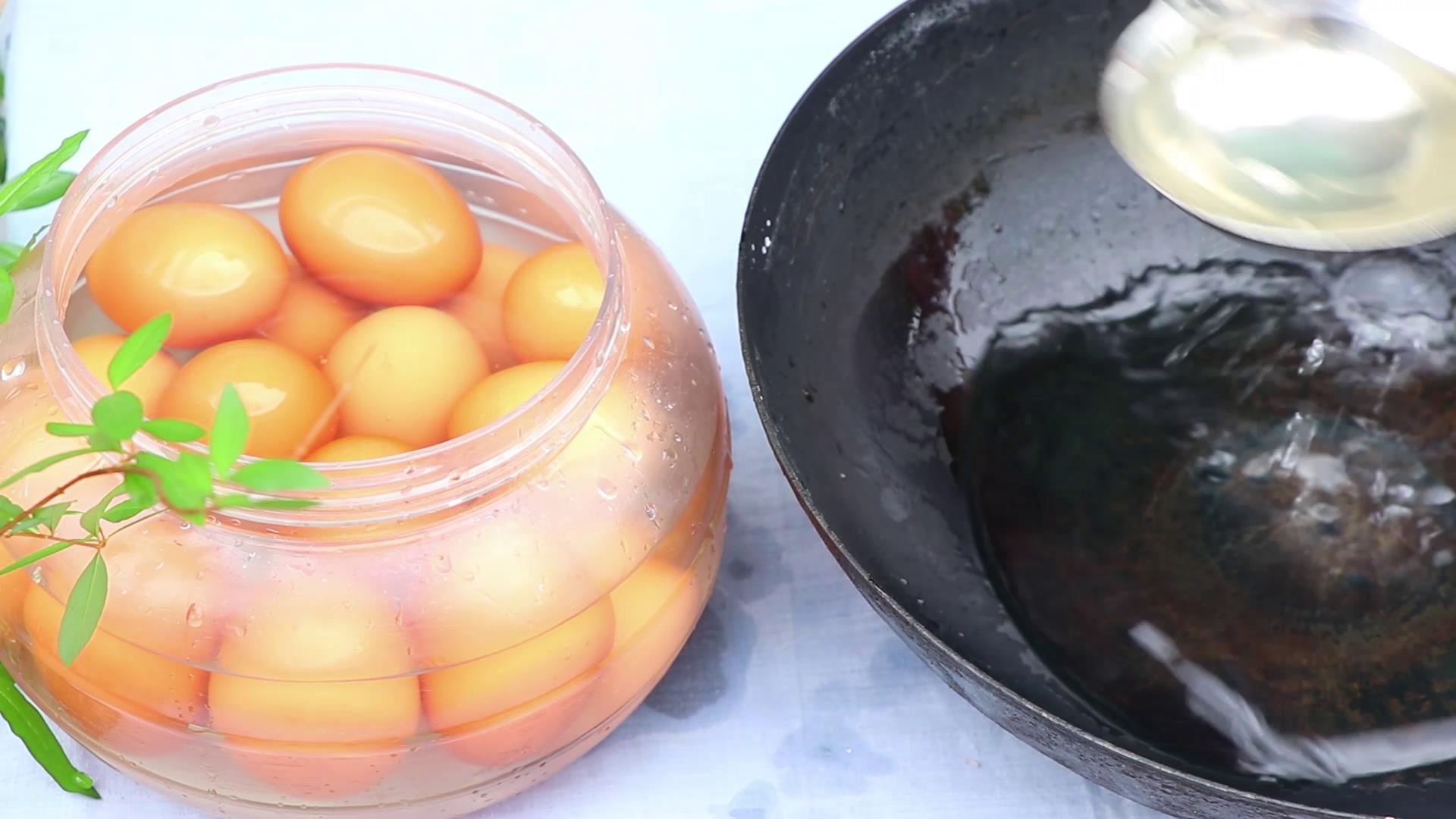 腌鸡蛋不变黄的秘诀,腌鸡蛋怎么腌的流油好吃