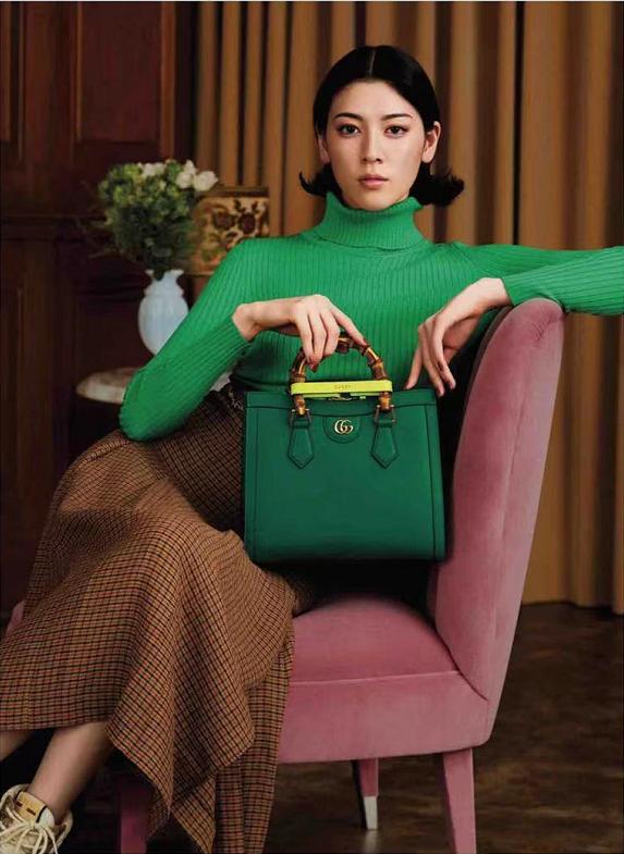 太嫉妒了，这位70岁的老奶奶每个包包我都喜欢，有组团去偷包的吗