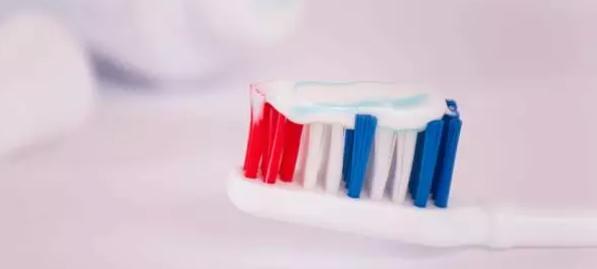 牙齿很敏感，喝凉水又酸又痛？教你远离疼痛困扰