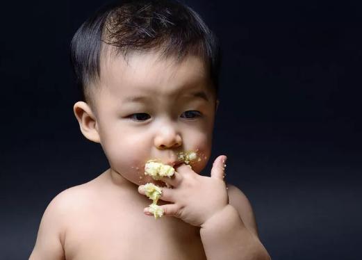 孩子一焦虑就咬指甲,小孩总咬指甲会不会截肢