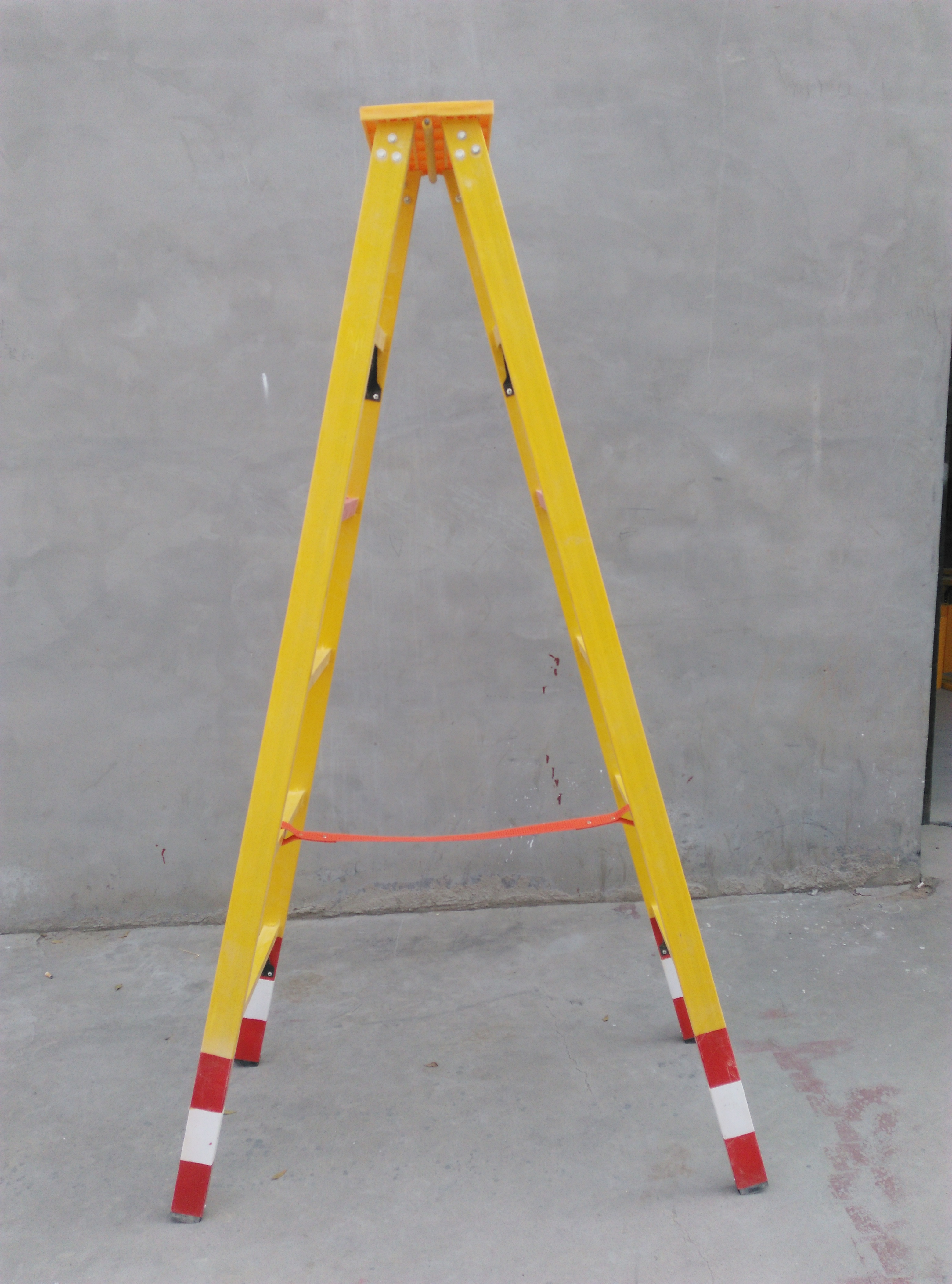 绝缘梯和铝合金梯怎么选,绝缘梯耐用吗