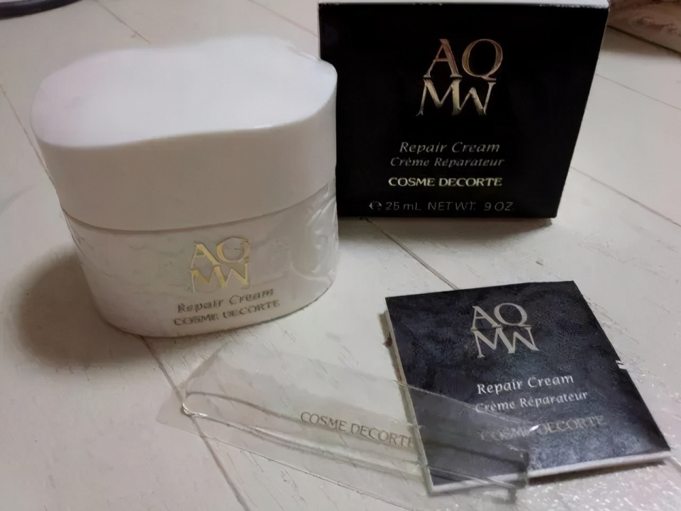 冬季皮肤干用什么面霜比较好,皮肤干燥用哪种抗皱紧致面霜