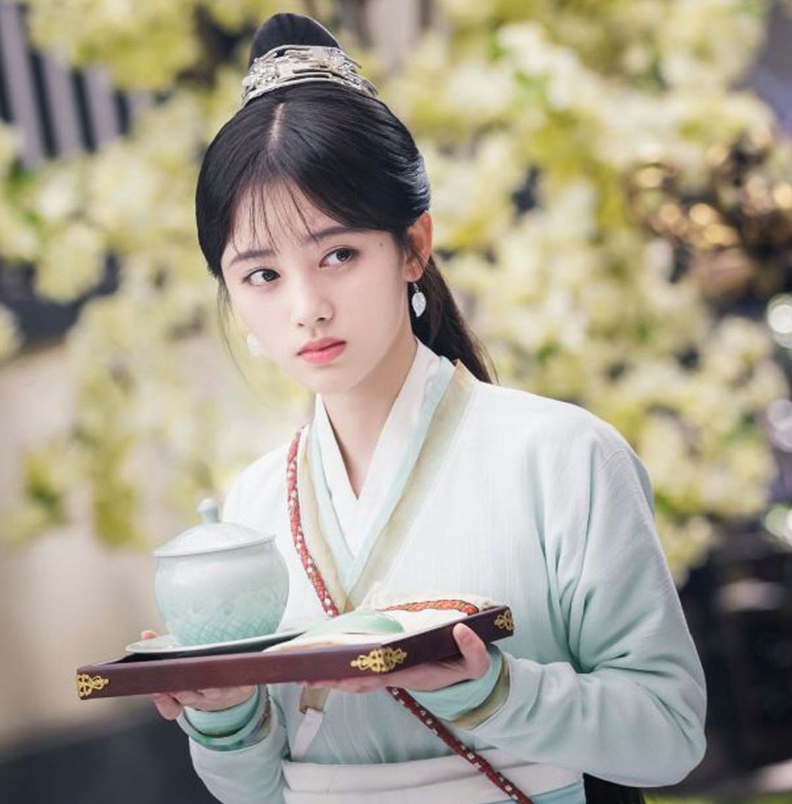 七本让我熬夜看完的言情小说推荐,7本好读又有深度的书