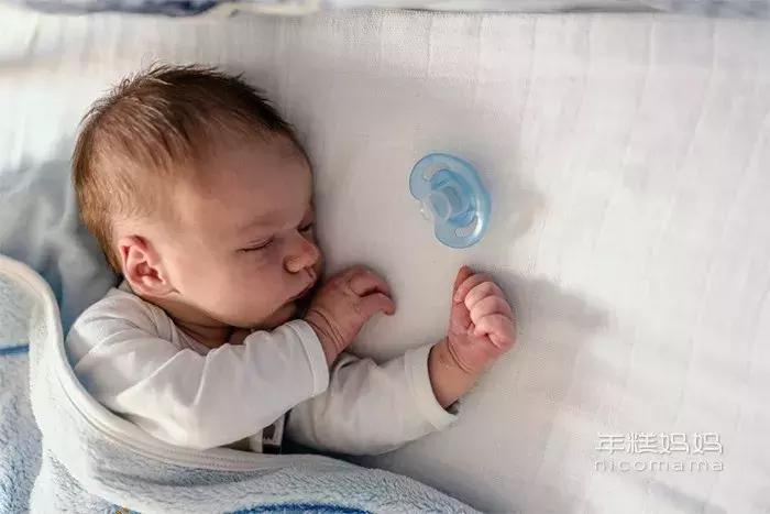 安抚奶嘴用了好还是不好,安抚奶嘴到底能不能用别再用错了