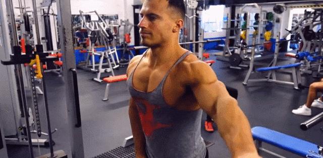 天生小骨架怎么增肥,骨架宽没肉怎么练