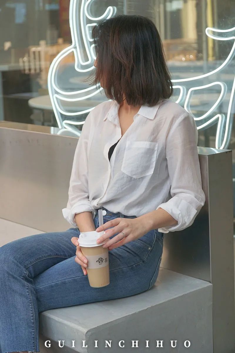 桂林奶茶店探店拍照,性冷淡风奶茶店拍照墙布置