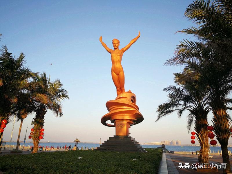 湛江这个海湾，出场自带流量，超有夏威夷feel，每天都有网红打卡