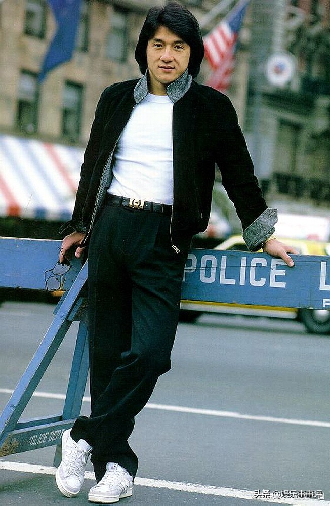 成龙回老家认祖归宗捐款了吗,成龙回安徽老家认祖归宗有钱给吗