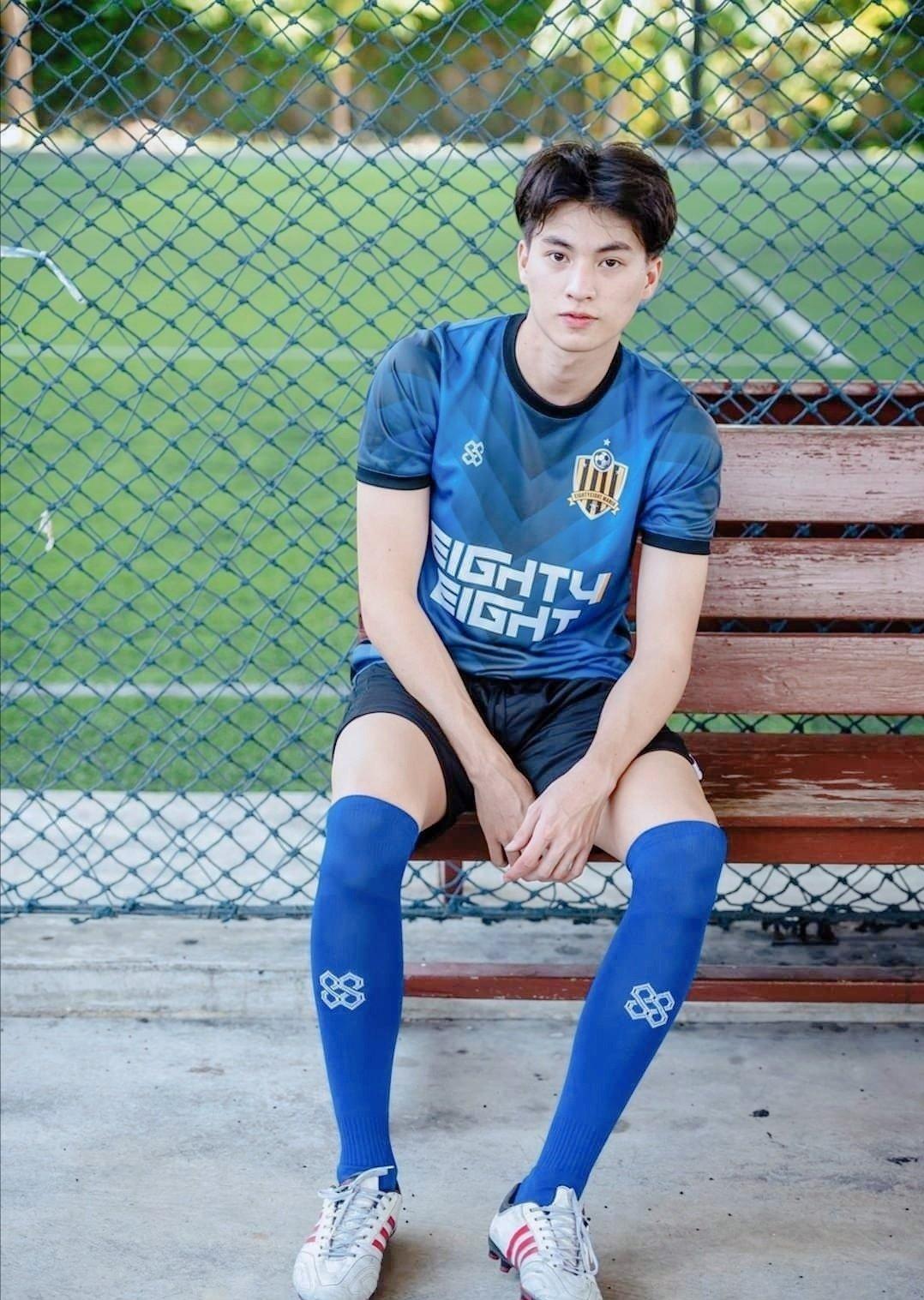 足球少年糕卡娜：热爱足球的他快乐无比