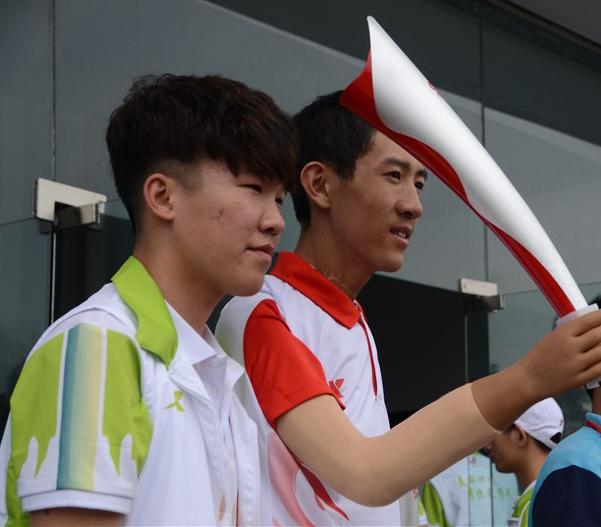 无臂少年彭超个人资料,无臂男孩彭超现状