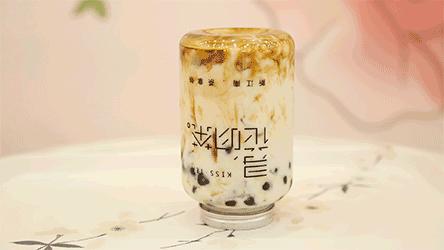 火爆珠三角的网红奶茶店来了，还带着宫崎骏设计的杯子！