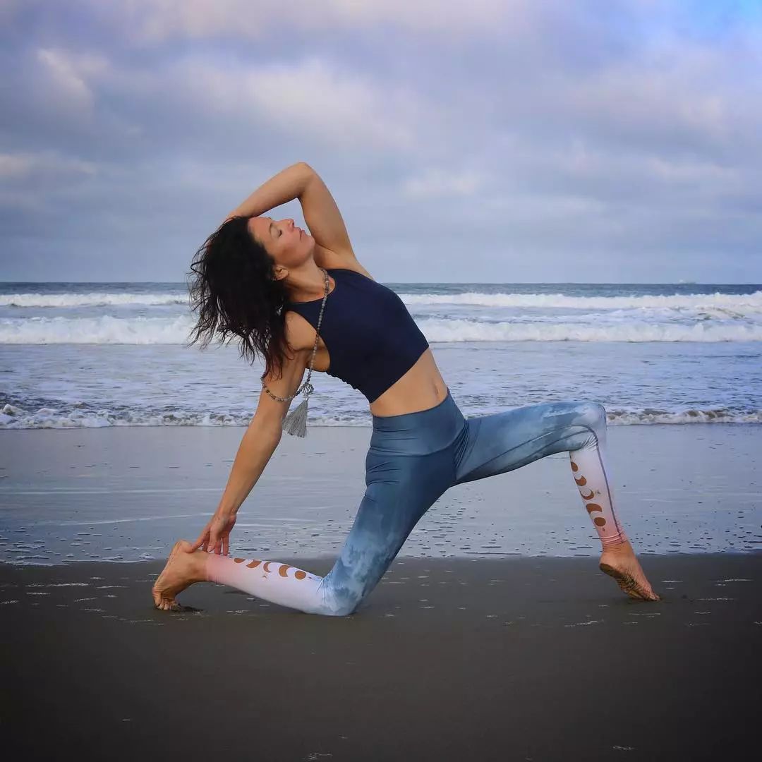 懒人练腰部的瑜伽,燃烧腰部脂肪的瑜伽体式