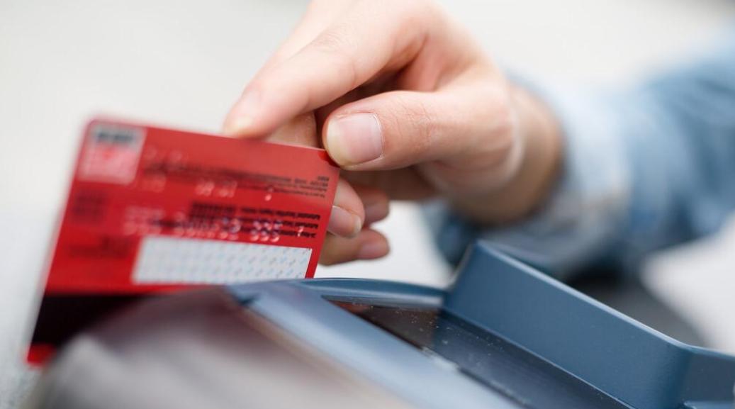 办银行卡时，要开通短信通知吗？教你一招，省去通知服务费