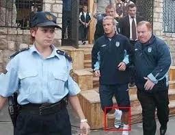 韩国人喜欢穿三条杠拖鞋吗,韩国人喜欢三线拖鞋吗