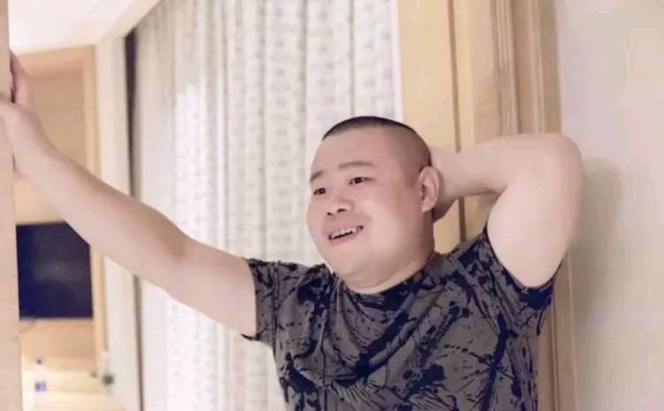 岳云鹏和老婆削苹果,岳云鹏面对老婆削好的苹果