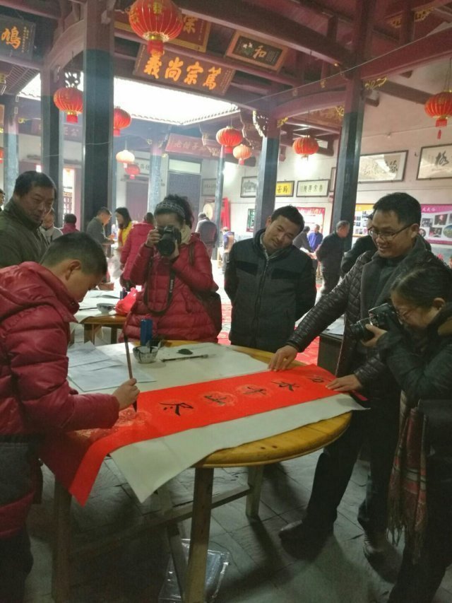 书法公益显身手——记吉安市青年书法家协会主席朱小明同志