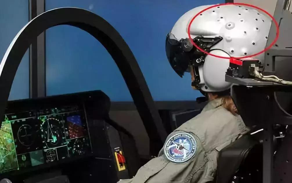 我国战斗机飞行员头盔有夜视仪吗,飞行员为什么带护目镜