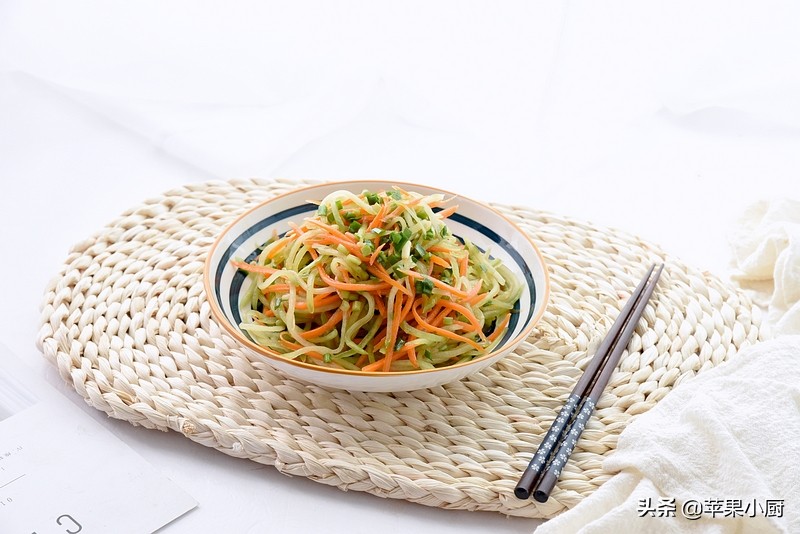 清脆爽口小菜凉拌佛手瓜的做法,佛手瓜做凉拌菜怎么做好吃