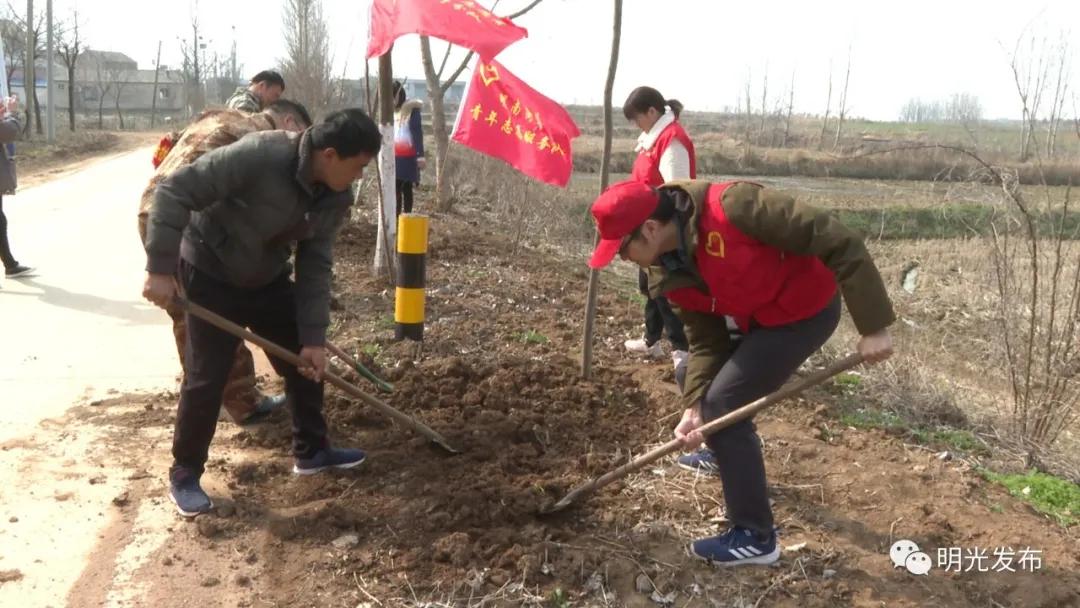 雷锋精神真实图片,雷锋精神特写镜头