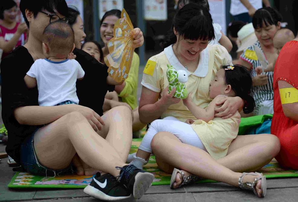 母乳不足宝宝又不吃奶粉怎么办,母乳不足催乳宝宝就够吃了吗