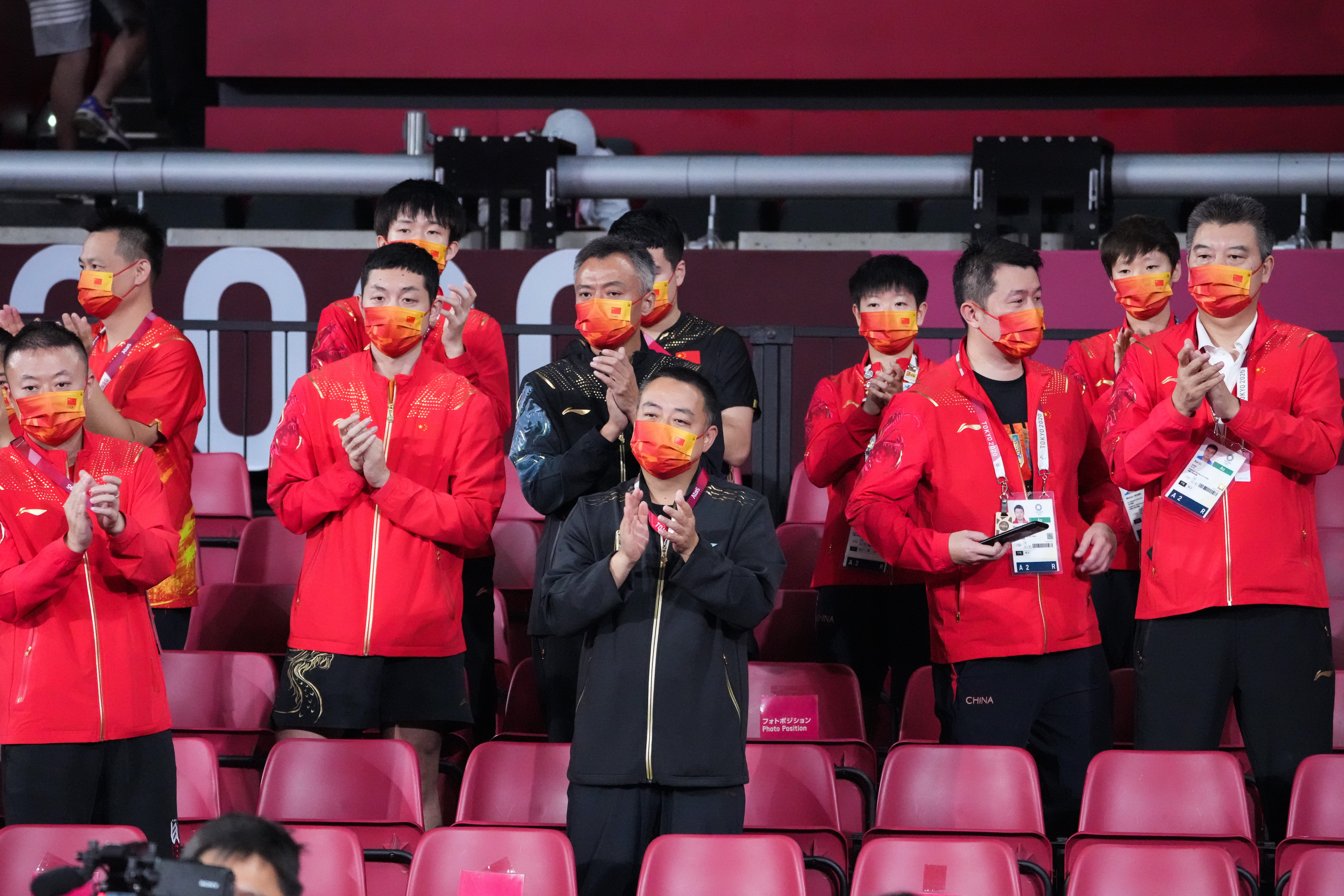 50年前庄则栋用一段织锦连接中美乒乓，50年后的这次主角是刘国梁