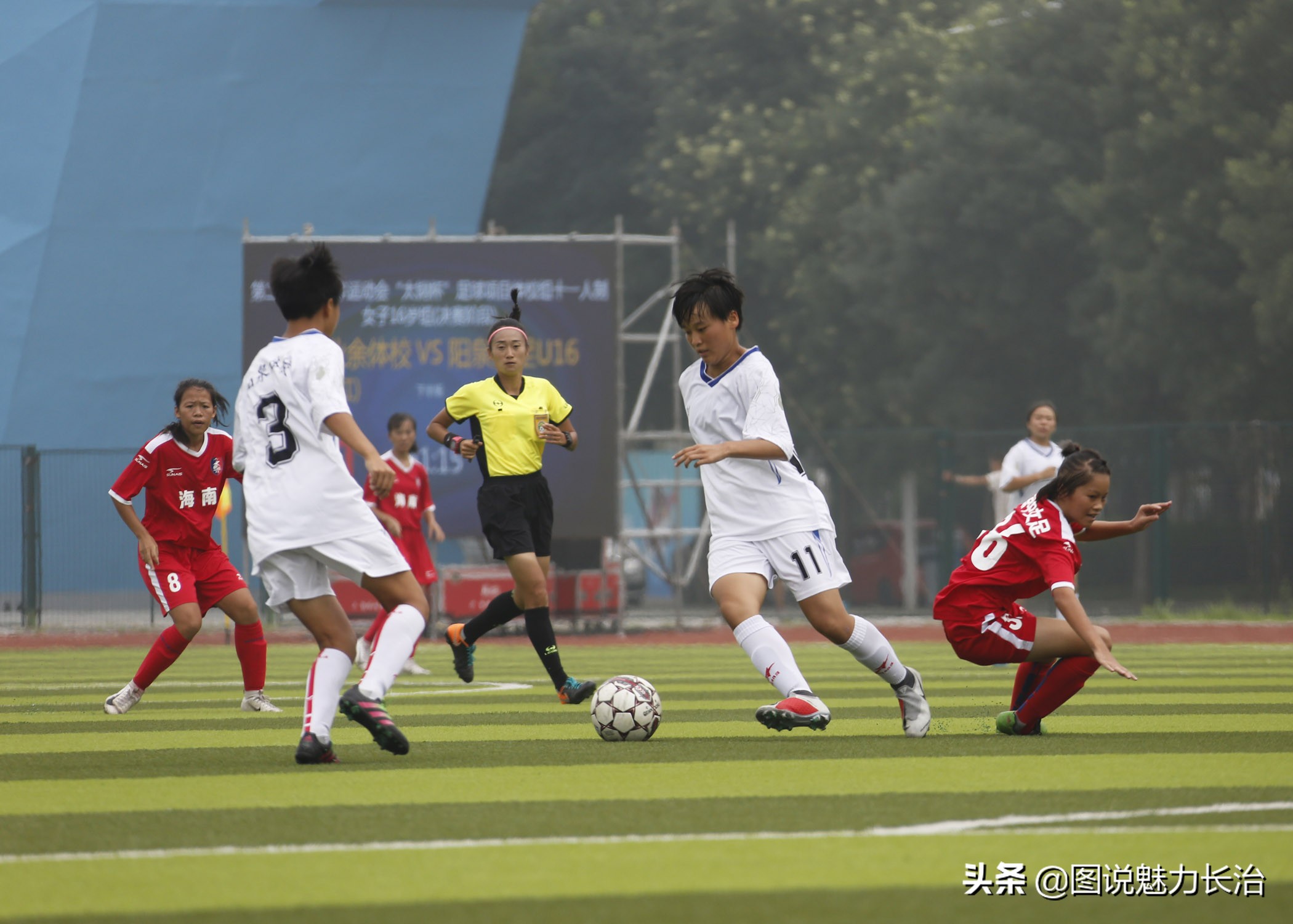 足球球员受伤瞬间,盘点足球比赛上的精彩瞬间