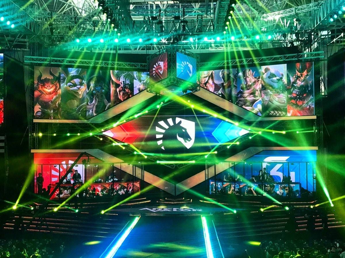 中国最早的电竞源于《QQ飞车》，当年却差点因一个Bug被下线！