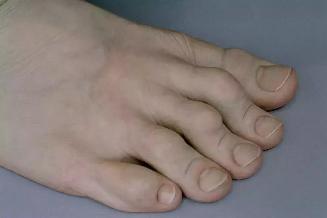 令人难以置信的活雕塑,逼真人脸雕塑视频