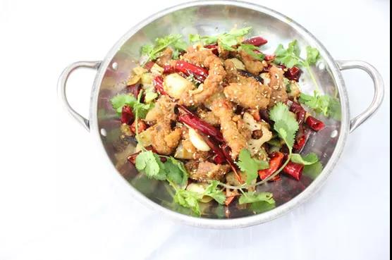 四川超级大学！坐拥15大网红餐厅，中央空调、电梯、免费网络全覆盖！