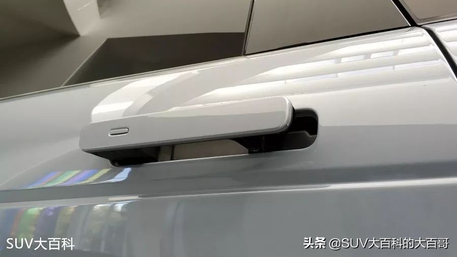 全新一代路虎揽胜极光黑科技体验,路虎极光五块屏幕