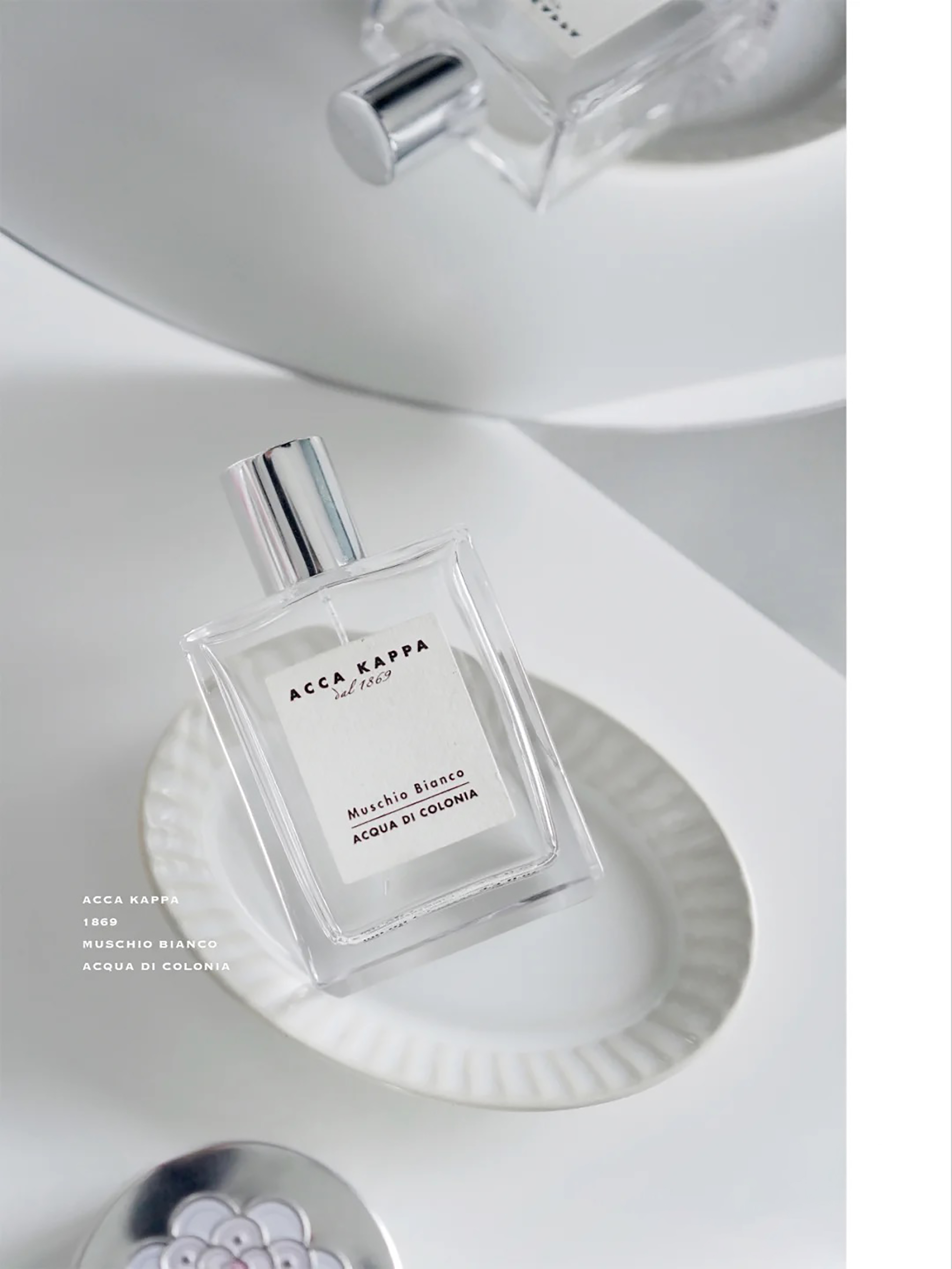 香水喷在哪个部位留香最久图片,香水喷身上哪几个部位不刺鼻还香