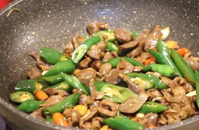 是爆炒鸡胗好吃还是炖鸡胗好吃,爆炒鸡胗怎么做好吃又软烂