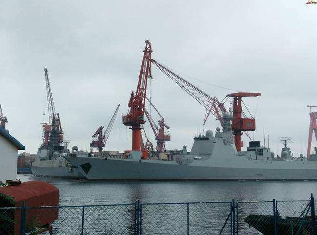 江南大连两大船厂忙，6年下水33艘盾舰，是否需要扩大产能？