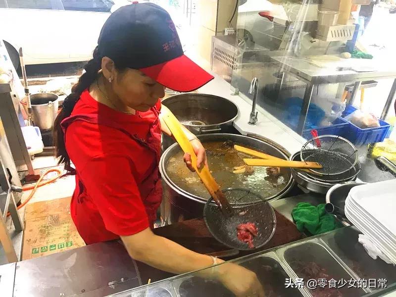 藏在武汉老巷子的实惠餐厅,武汉正宗老字号店