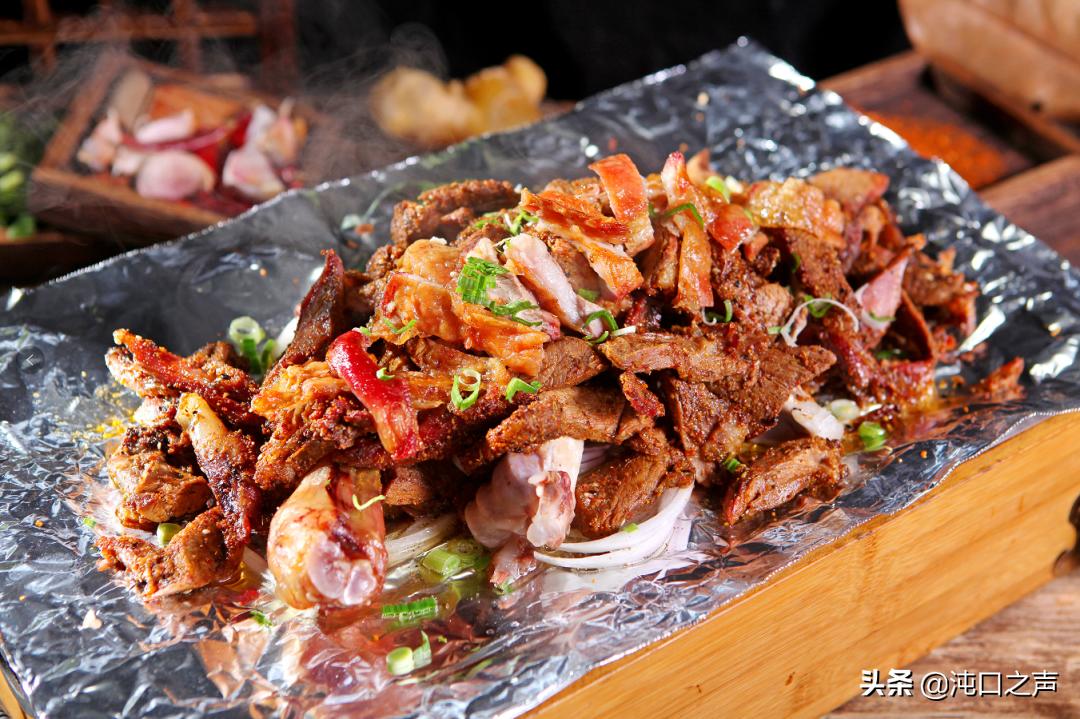 武汉吃烤全羊680元一只,沌口江湖烤全羊