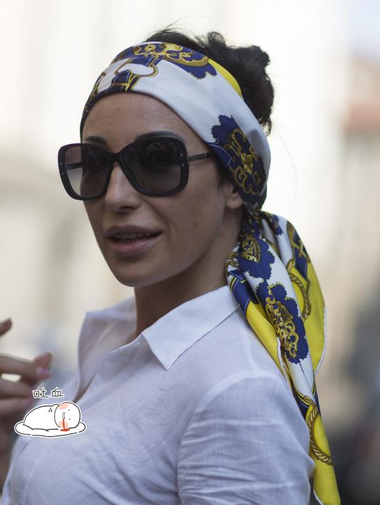 衣服外搭中长款怎么打结好看,流行服饰的搭配技巧有哪些