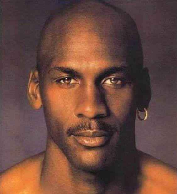 耳钉适合什么球星,科比年轻照片戴耳钉