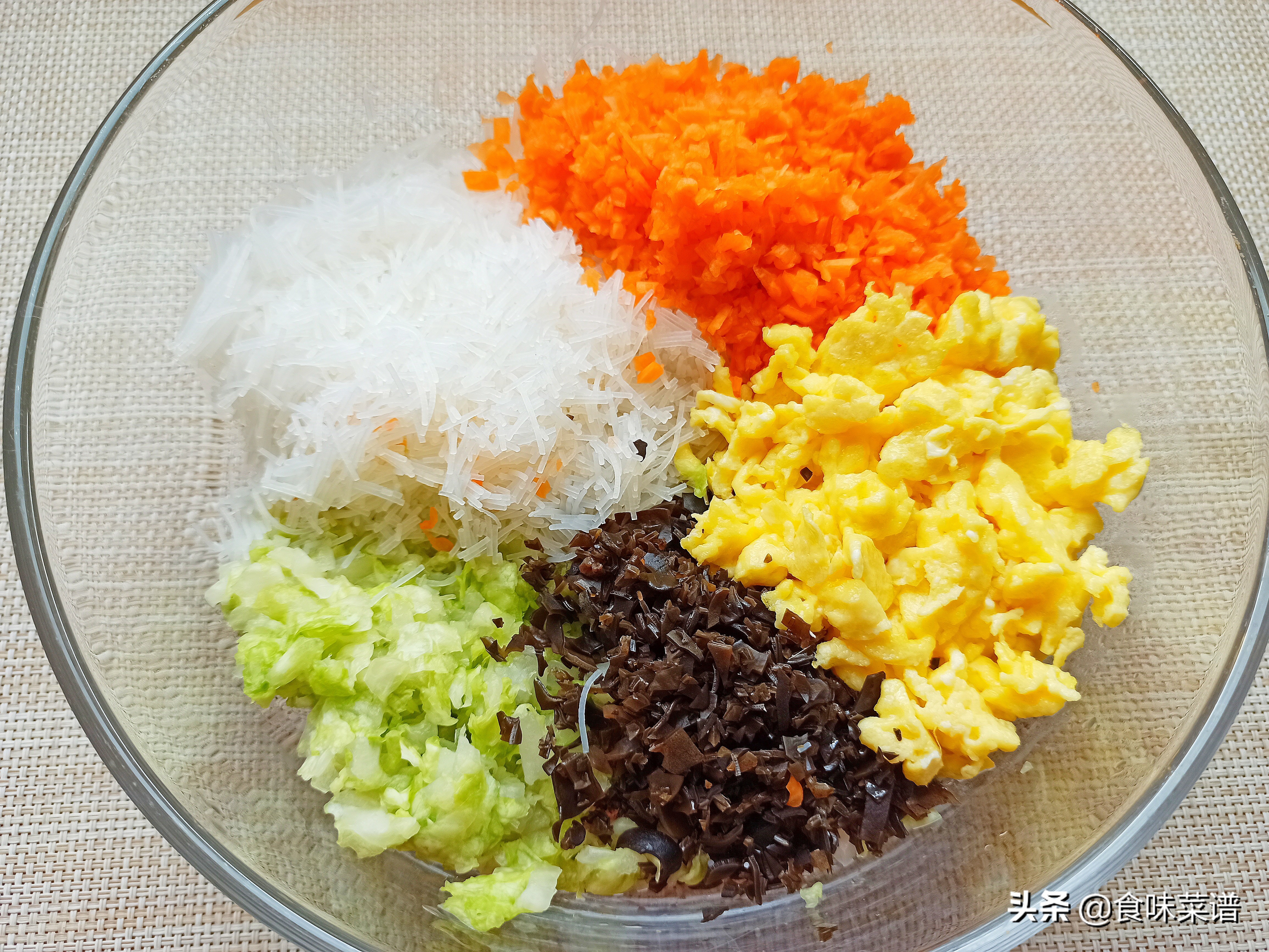 馅饼怎么做又薄又软怎么和面,饭店大白菜和芹菜馅的馅饼咋调馅